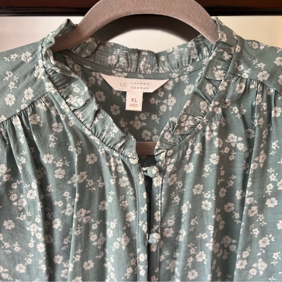 LC Ruffle button down blouse - Picture 3 of 5